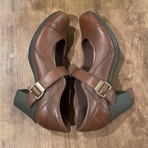 Earth Origins Brown Leather Heels with Buckle size 10M